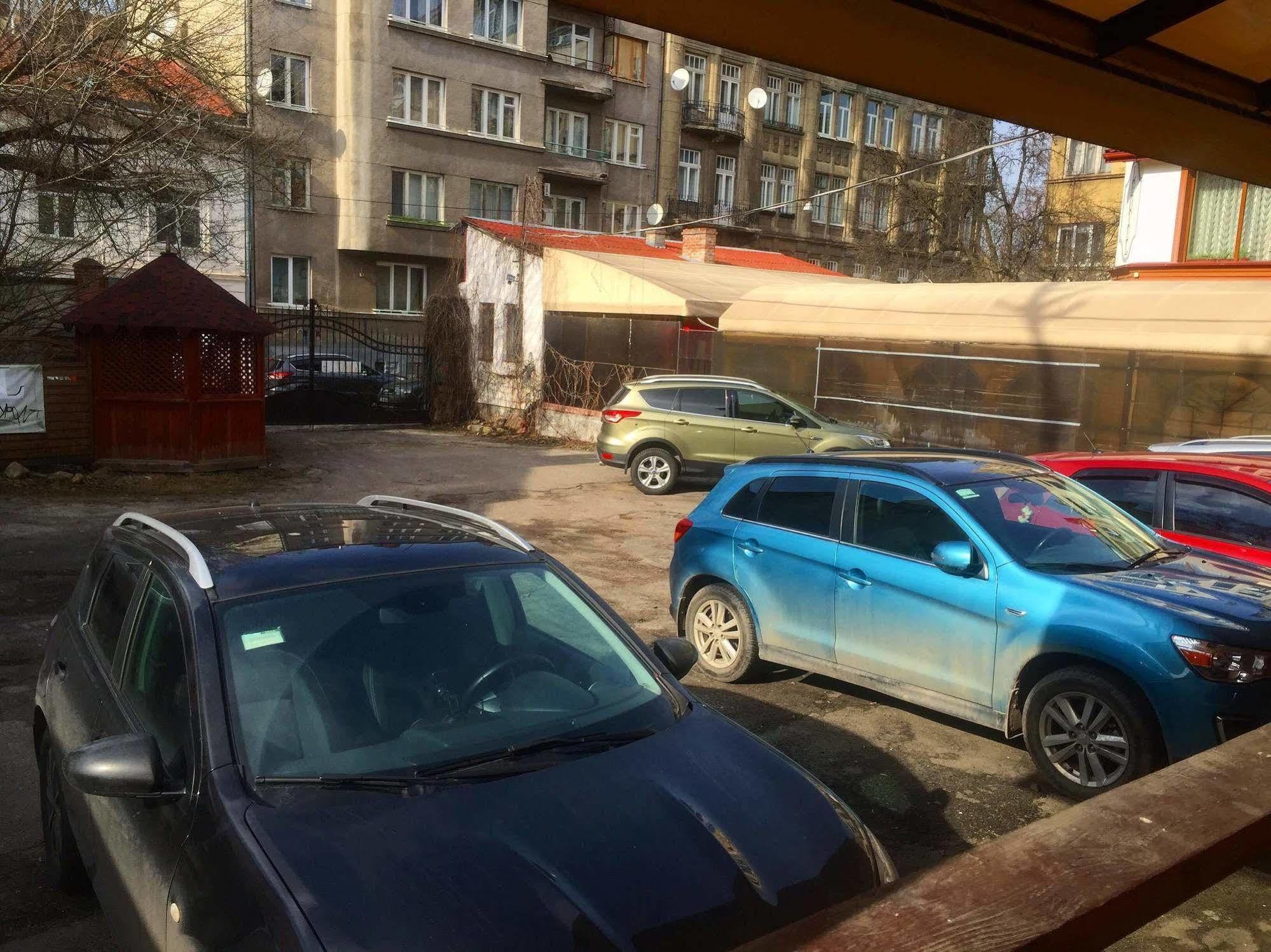 Отель Leotel Львов Экстерьер фото